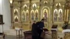 Прихожане храма в Харькове остановили неадекватного погромщика
