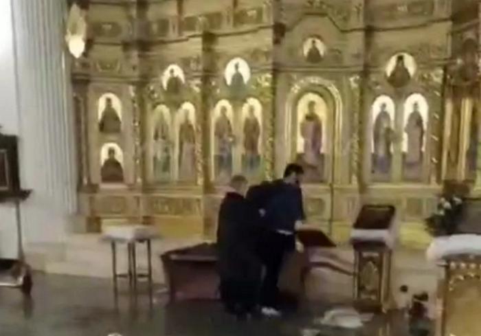 Прихожане храма в Харькове остановили неадекватного погромщика