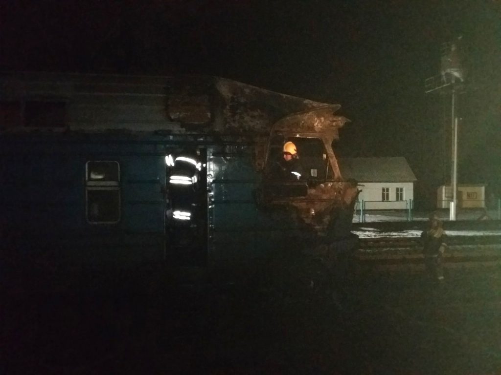Харьковская электричка горела под Сумами (фото)