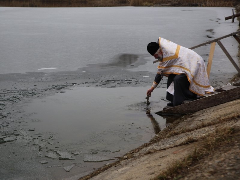 Воду, которая идет в дома харьковчан, освятили