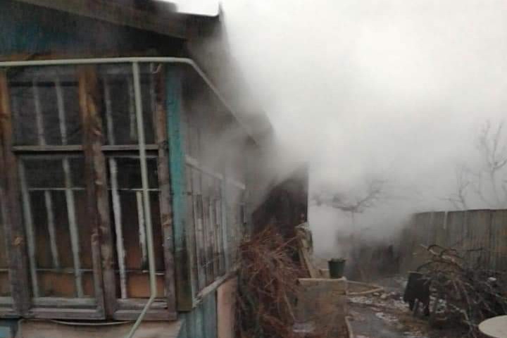 Из-за неосторожного обращения с огнем в Люботине сгорел дом (фото)