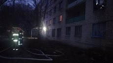 Во время пожара в многоэтажке спасатели эвакуировали детей