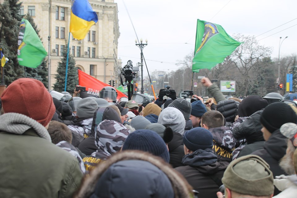 Видео столкновения в Харькове сторонников и противников русскоязычного обучения в школах