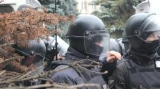 Стычки и слезоточивый газ: из центра Харькова прогнали выступавших за русский язык (фото)