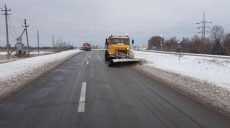Дороги области обрабатывают противогололедными материалами