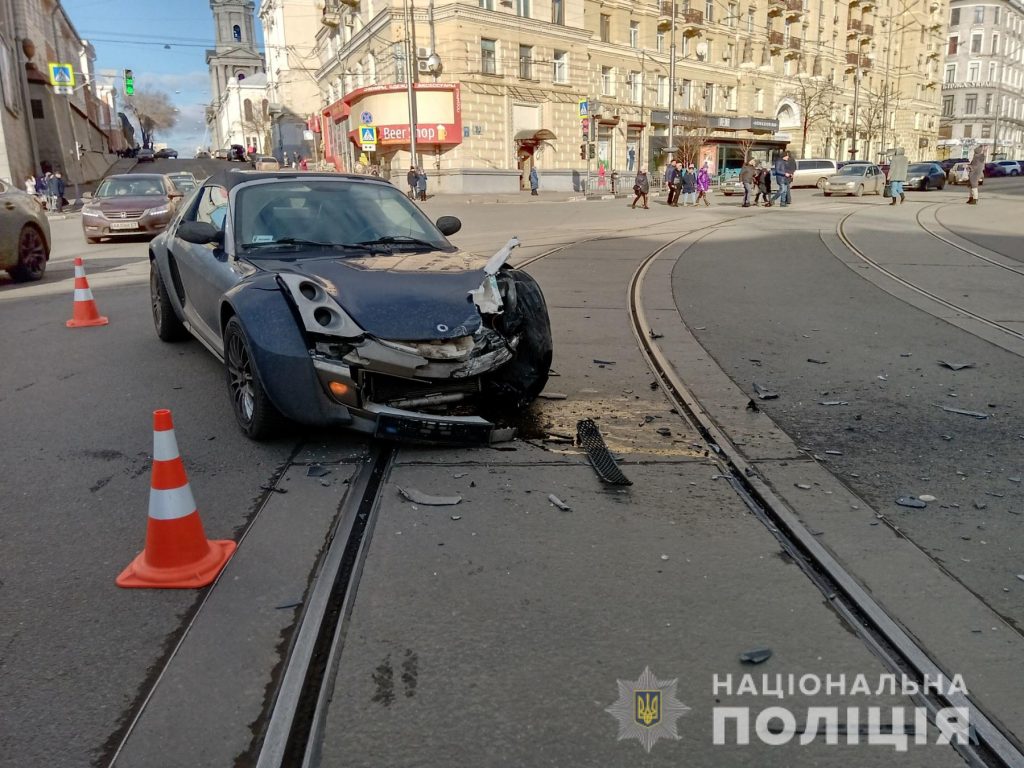 В Харькове сбит велосипедист и повреждены автомобили (фото)