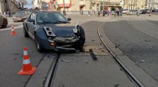 В Харькове сбит велосипедист и повреждены автомобили (фото)