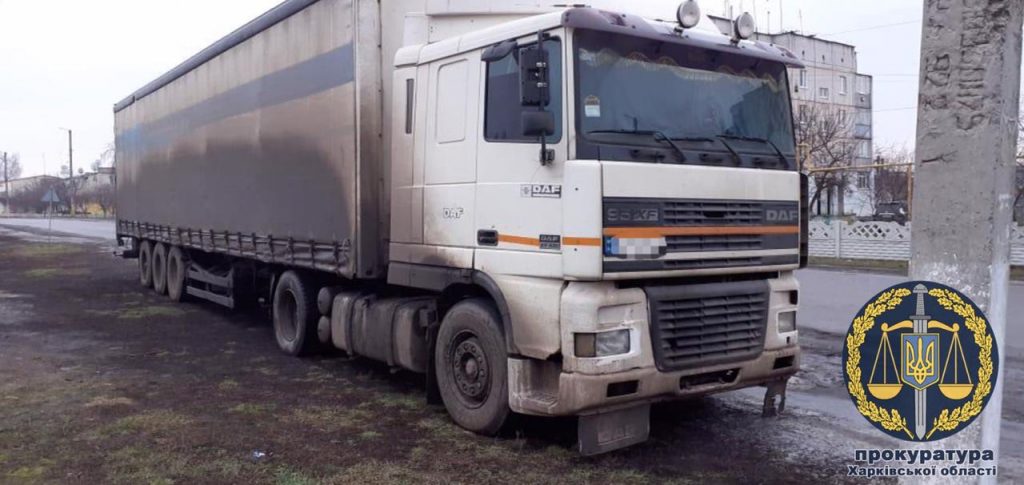 На Харьковщине задержан грузовик с 25 кубами дуба с поддельными документами