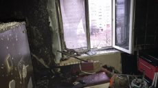 Пожар из-за новогодней гирлянды. Подростка сняли с балкона шестого этажа (фото)