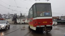 Трамвай №27 прекратил движение из-за ДТП (фото)