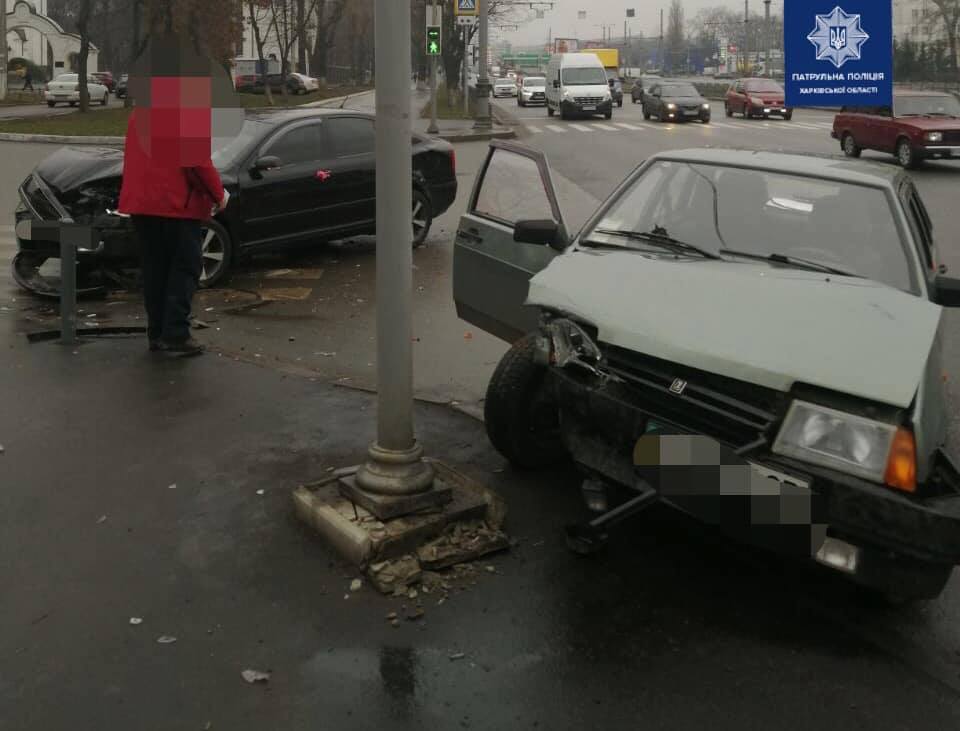 На Московском проспекте произошла авария. Водитель госпитализирован