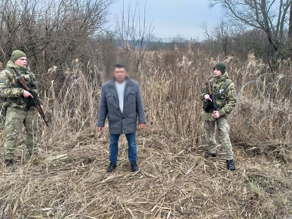 Молдованин незаконно пытался пересечь границу на Харьковщине (фото)