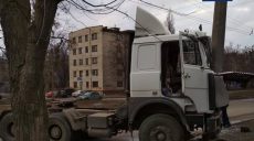 В Харькове водитель не справился с управлением и врезался в линию электропередач (фото)