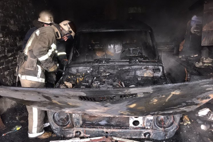 В Харькове госпитализировали мужчину после пожара (фото)