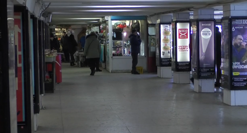 Розгулював із гранатою: у метро Харкова затримали чоловіка із боєприпасом (відео)