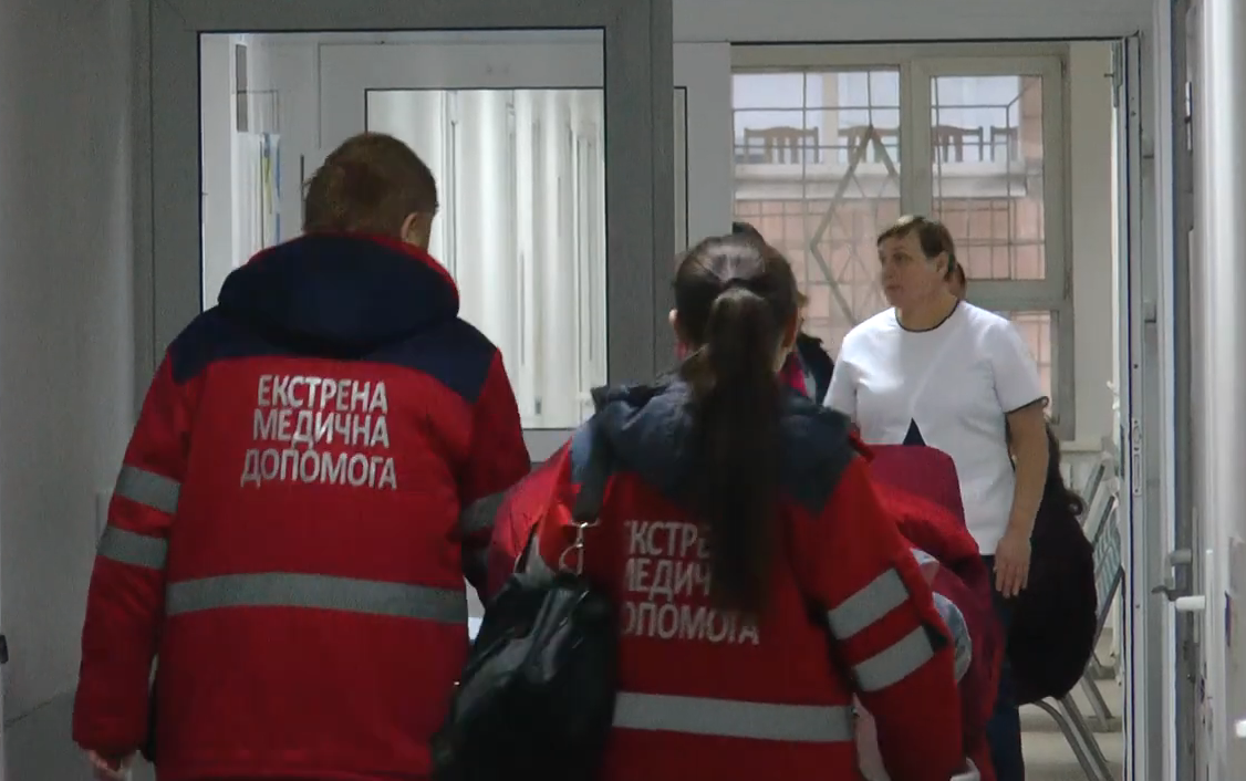 У Харкові п’яний батько 4-річної дівчинки, якій стало погано, напав на лікаря «швидкої» (відео)