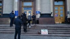 Подозреваемого в поджоге двери обладминистрации взяли под арест