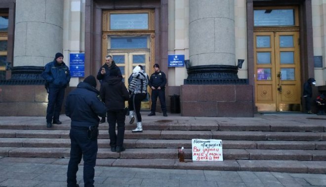 Подозреваемого в поджоге двери обладминистрации взяли под арест