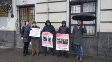 Харьковскую прокуратуру пикетируют ради защиты полицейского