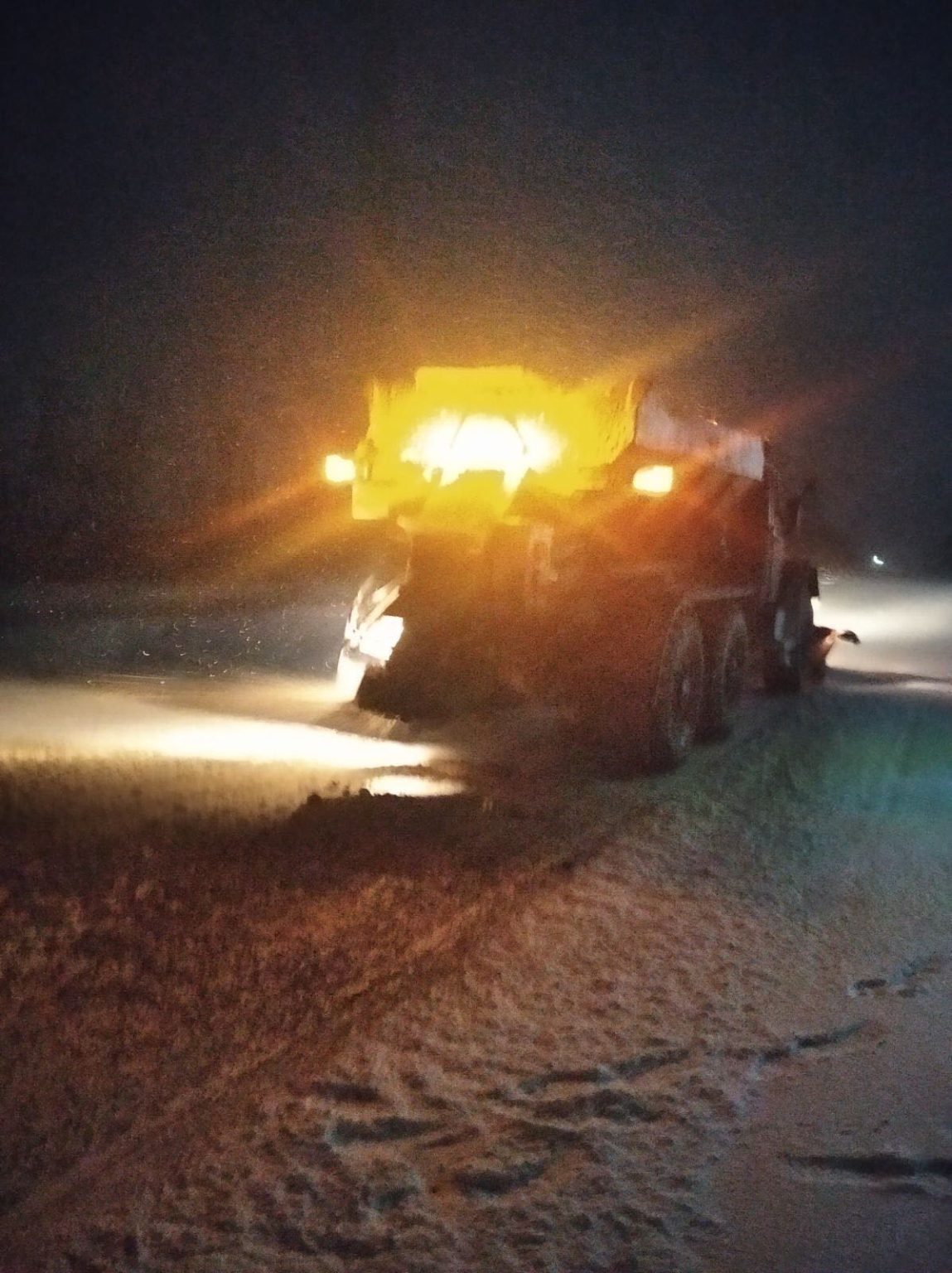 Ситуация на дорогах Харьковщины: дорожники ликвидируют гололедицу (видео)