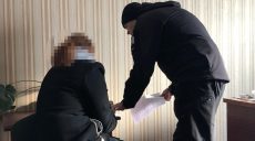 На Харьковщине 23-летняя девушка пыталась зарезать мать и друга матери