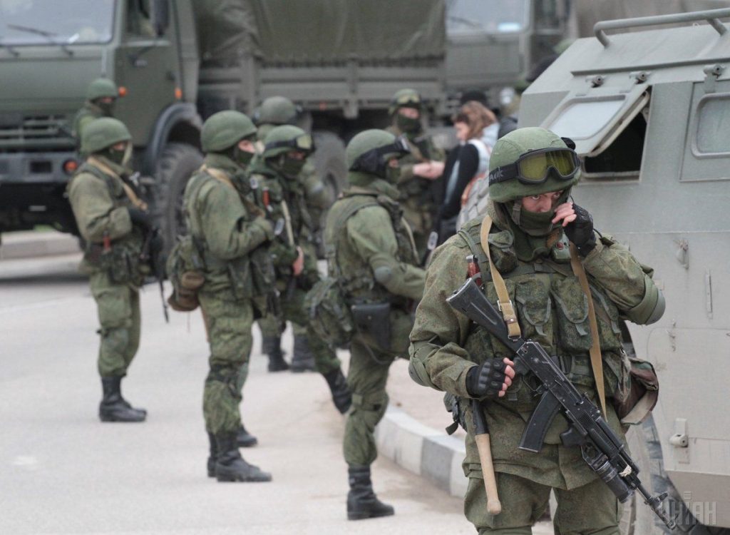 Поки на Майдані від куль снайперів падали тіла Героїв Небесної Сотні, «зелені чоловічки» окуповували Крим