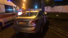 На Клочковской водитель врезался в столб (фото)