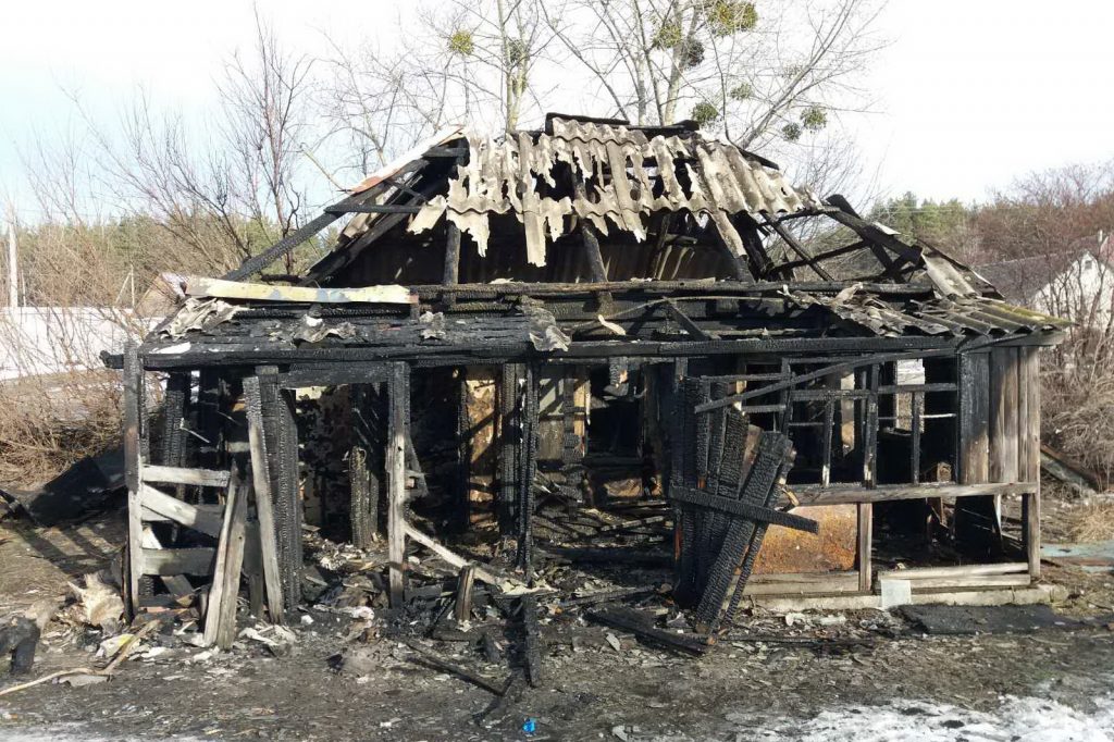 В Змиёве дотла сгорел дом (фото)