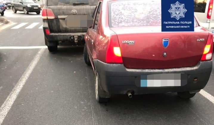 На проспекте Ландау водитель Renault Logan не выдержал безопасную дистанцию (фото)