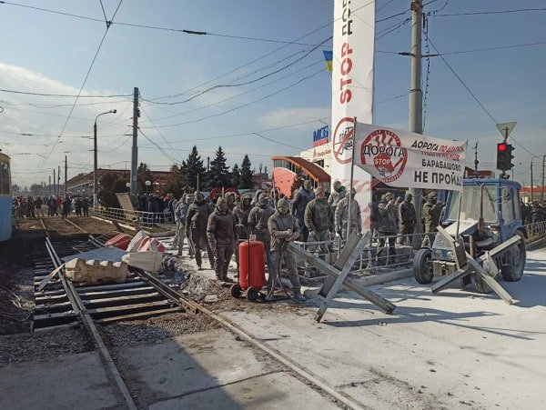 «Стоп дорога». На рынке в Харькове — обострение конфликта (фото)