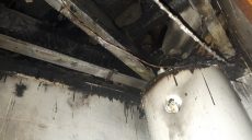 В Харькове спасатели два часа тушили крышу в частном доме (фото)