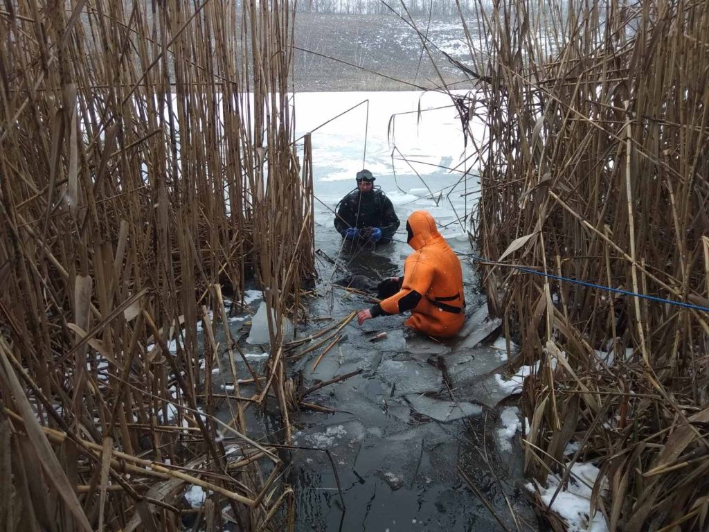 Рыбак утонул в ледяном водоём (фото)