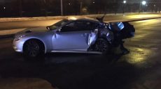 Водитель в Харькове врезался в столб линии электропередач (фото)