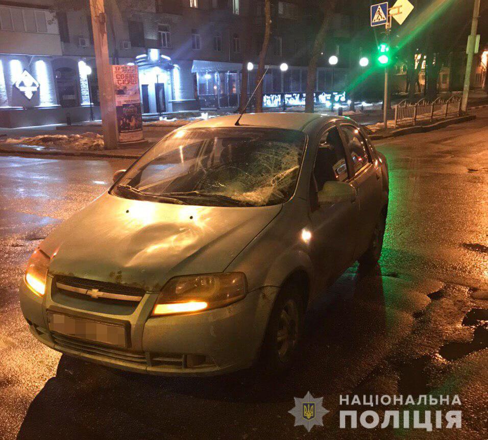 В Харькове водитель сбил пешехода, который внезапно выбежал на дорогу (фото)