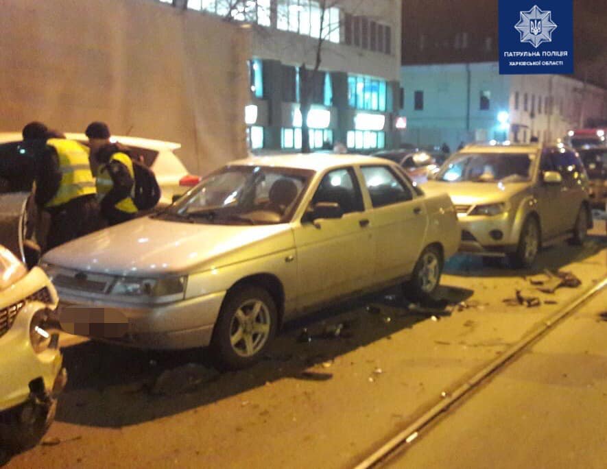 Полиция уточнила количество автомобилей, пострадавших в ДТП на Полтавском шляхе (фото)