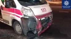 Водитель на Skoda не пропустил на перекрестке «скорую» (фото)