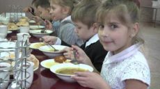 В Харькове сохраняется система бесплатного и льготного питания школьников