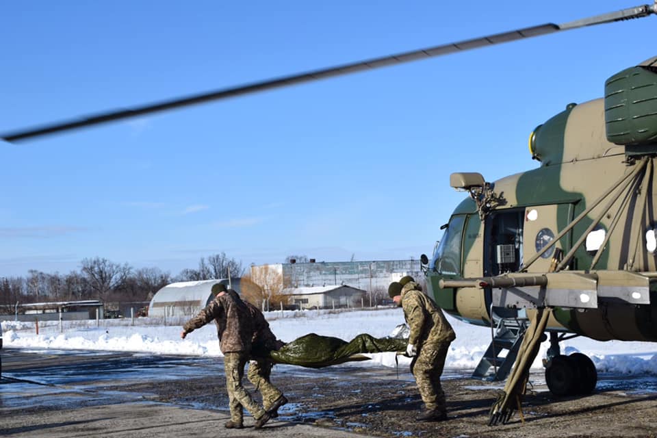В Харьковский военный госпиталь из зоны боевых действий доставлены раненые военнослужащие (фото)