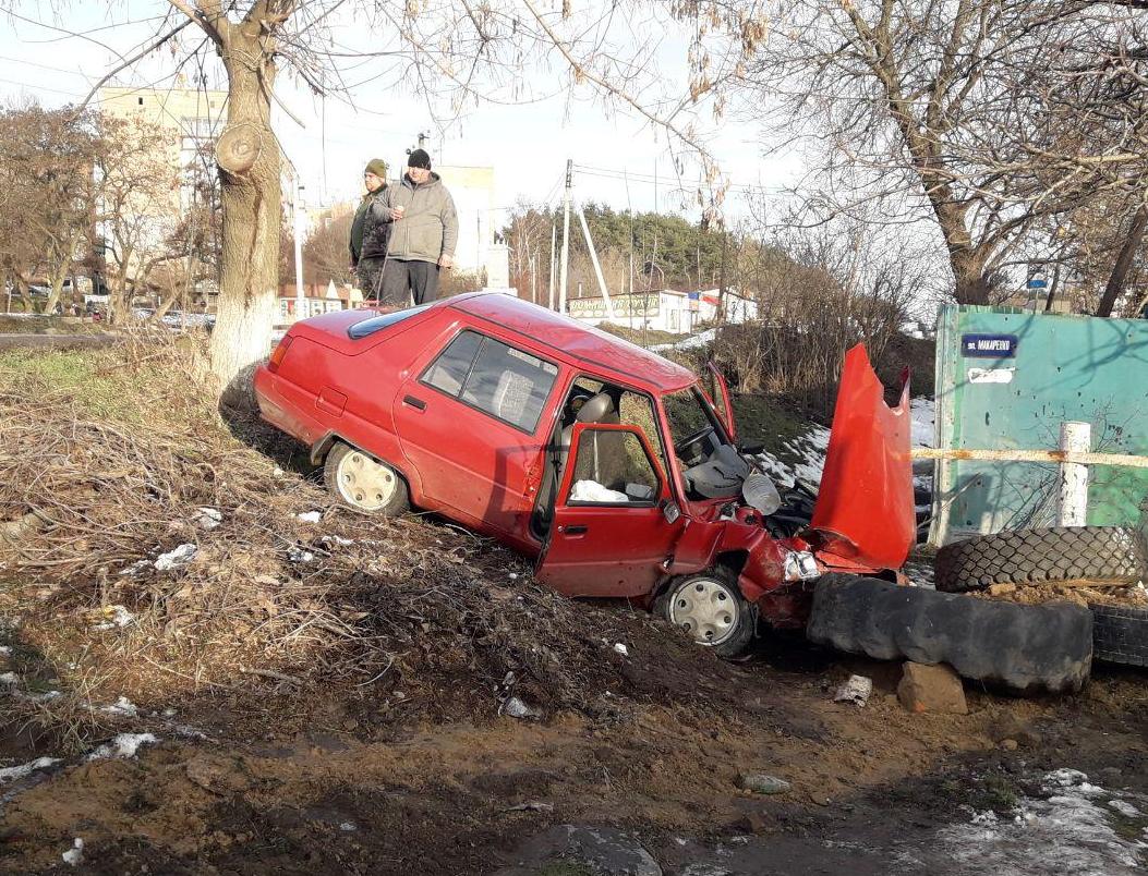 Автомобиль Славута вылетел в кювет. Пострадал водитель