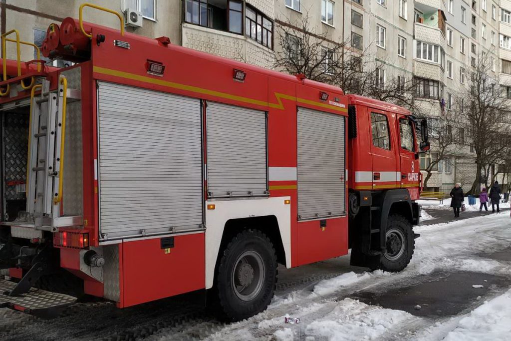 В Харькове на пожаре в многоэтажке погибла женщина (фото)