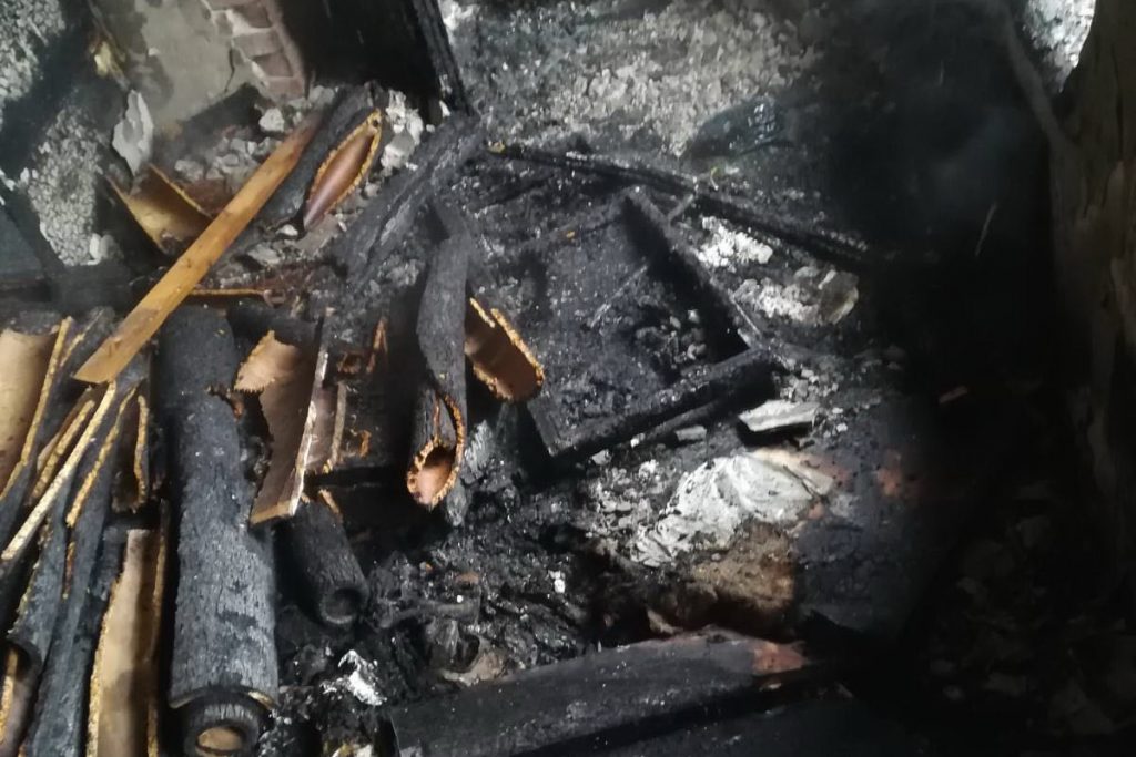 В Харькове на пожаре в недострое один человек погиб, другой был обожжен (фото)