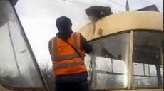 Водитель потушил пожар в трамвае в Харькове (видео)