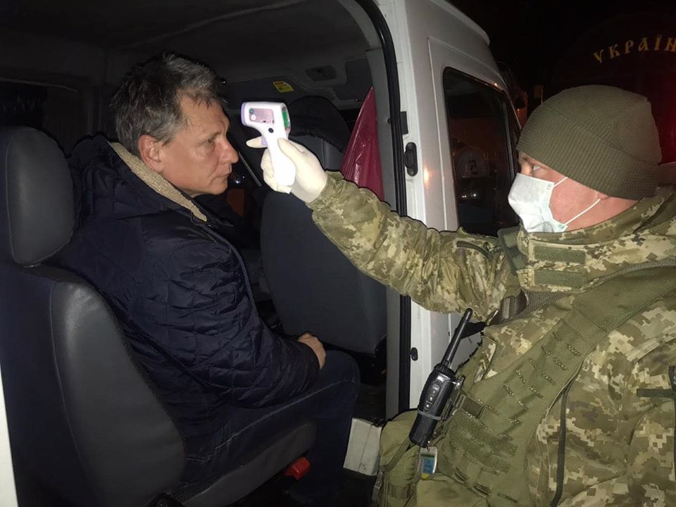 Харьковские пограничники начали температурный скрининг въезжающих в Украину (фото)