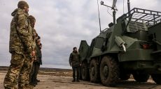 Харьковские нацгвардейцы осваивают новую машину управления огнем артиллерии (фото)