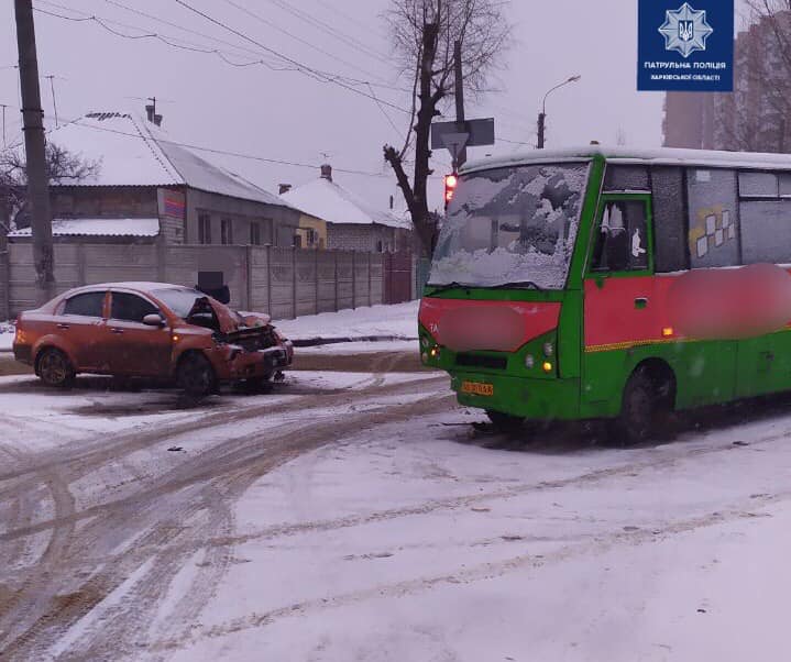 В Харькове автобус «подбил» Chevrolet (фото)