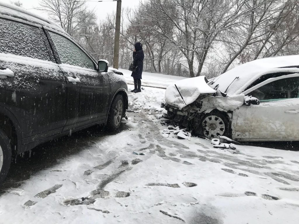 На Журавлевском спуске произошло ДТП. Несколько людей получили травмы (фото)