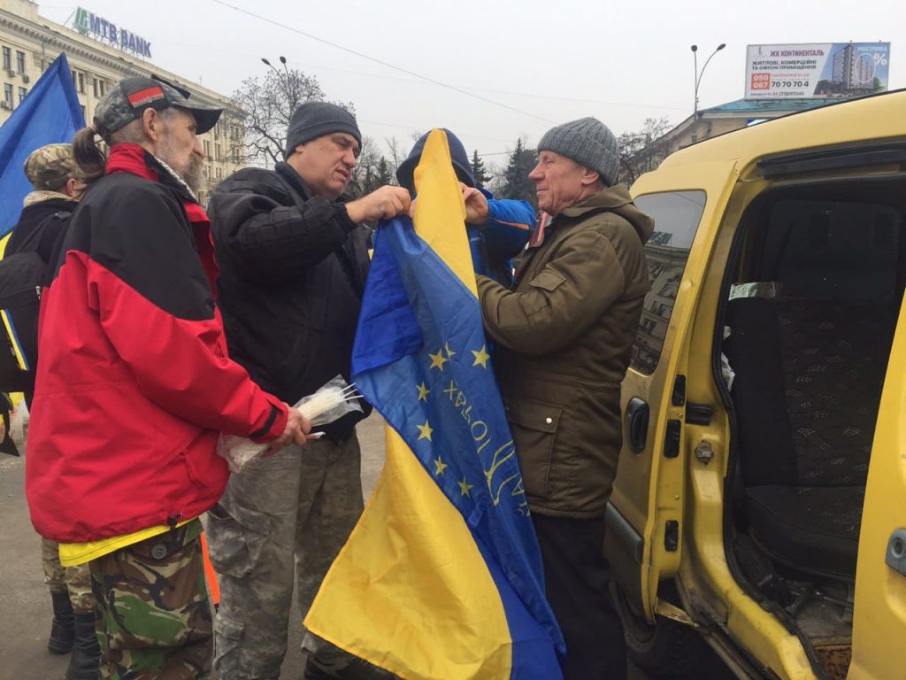 Харківські волонтери вирушили автопробігом до Нових Санжар (відео)