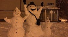 Харьковчане украшают город креативними снеговиками — соцсети (фото)