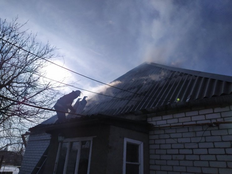 Из-за проблем с дымоходом загорелся дом на Харьковщине (фото)