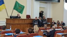 В горсовете наградили газовщиков, которые спасли девочку из-подо льда